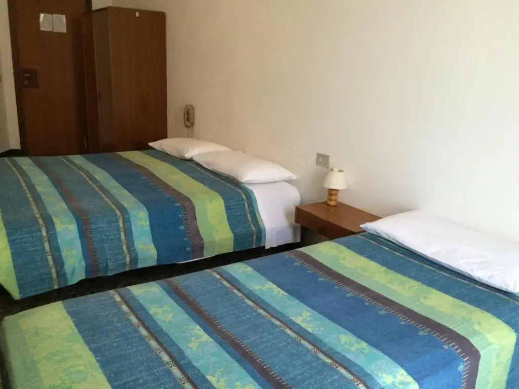 Standard Triple room with balcony