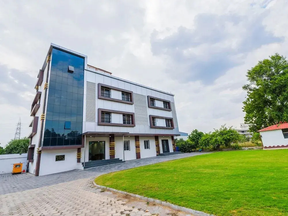 OYO 22349 Hotel Rainbow Inn