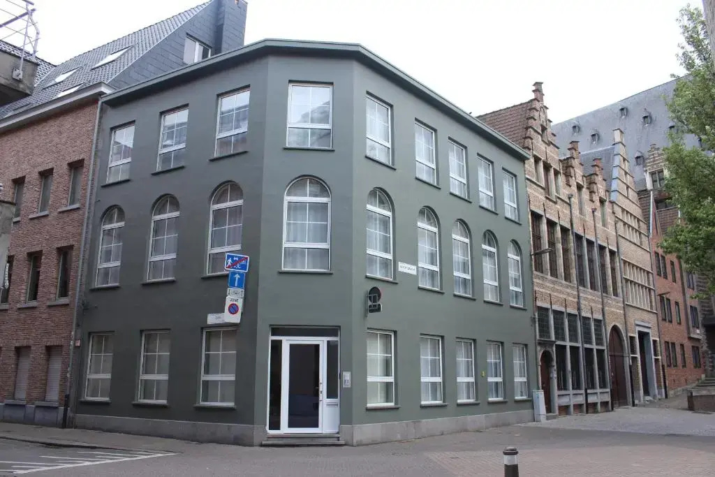 Deluxe Double room (full double bed)