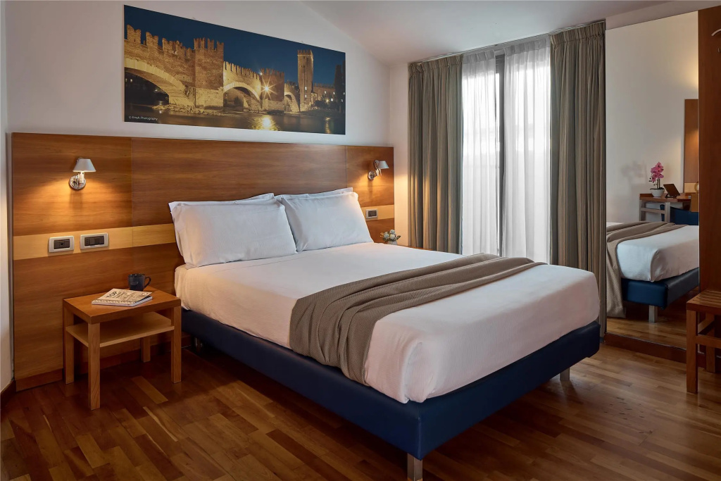 Classic Double room (full double bed)