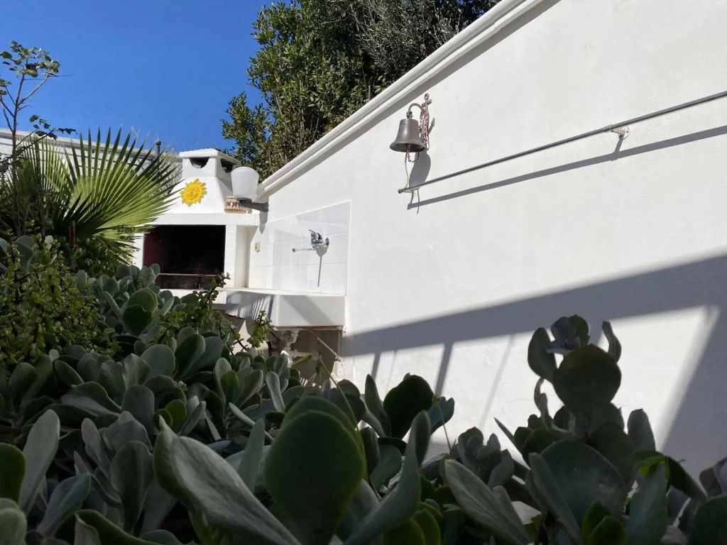 4 people, near the sea, detached villa, private parking, suitable for families-La Villetta di Noemi