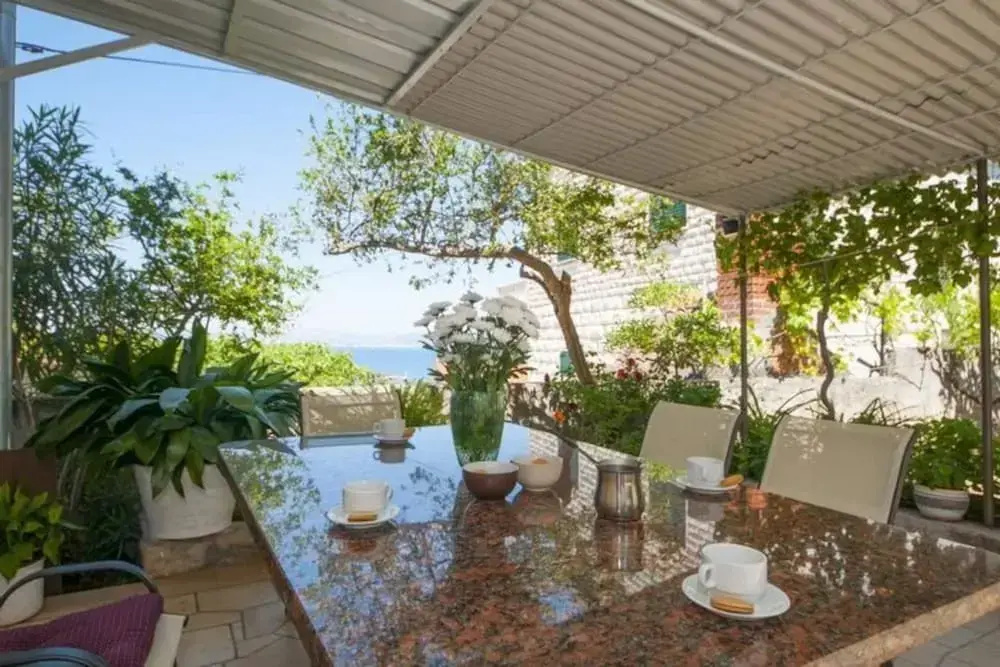 Apartments Mira -one Bedroom Apartment With Terrace and Sea View
