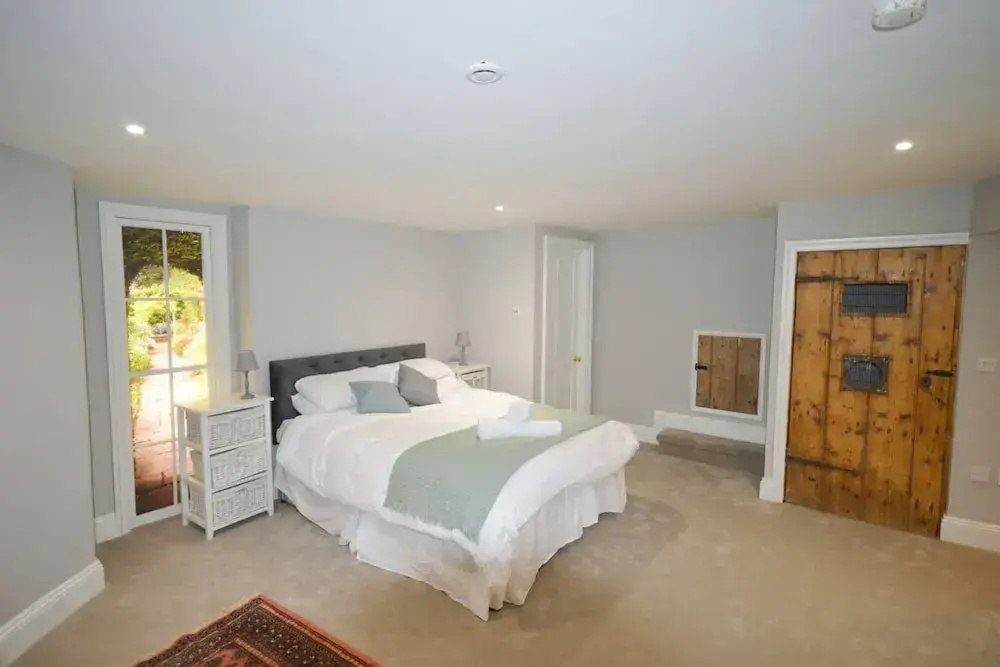 Stylish 3 Bedroom Maisonette Near City Centre