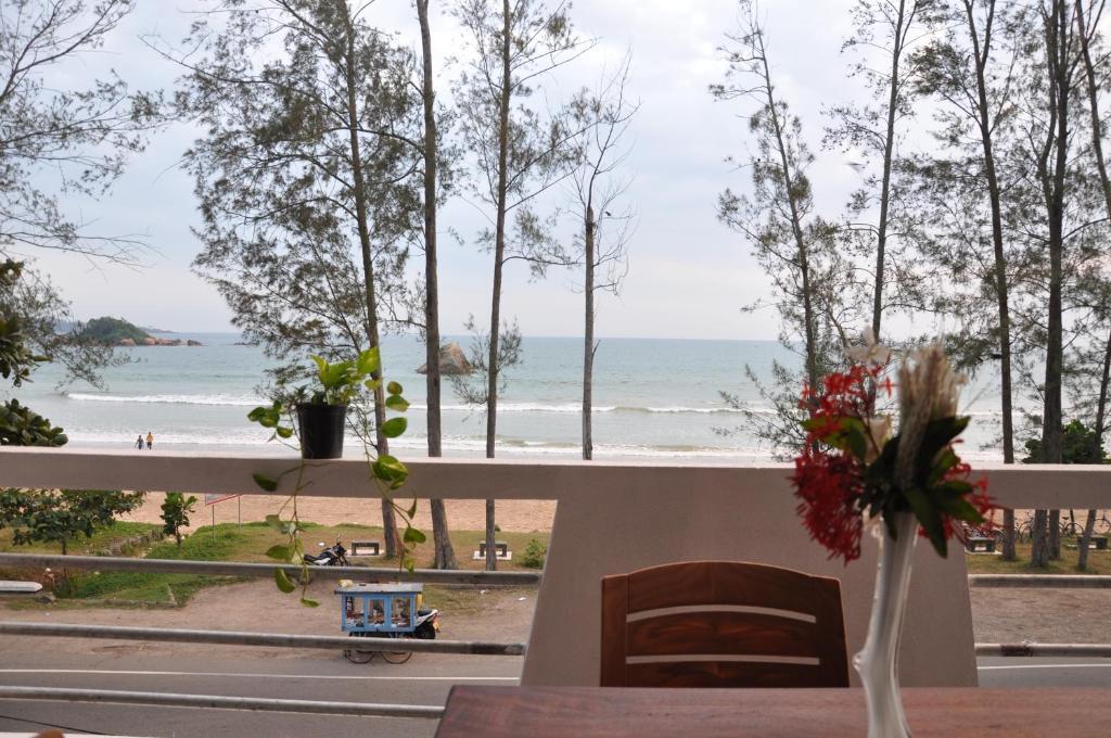 Happy Bay Guest House And Restaurant