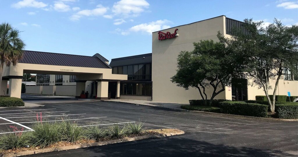 Red Roof PLUS+ & Suites Houston - IAH Airport SW image