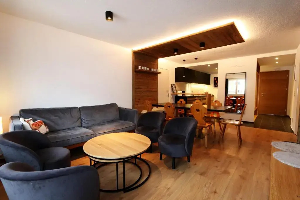 4 Bedrooms Apartment