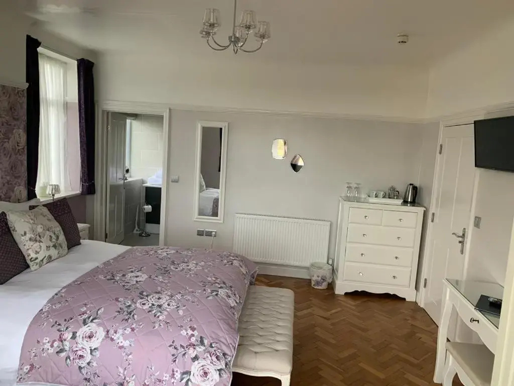Deluxe Double room with sea view (full double bed)