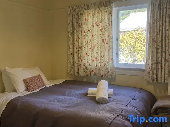 2 Bedrooms Cottage