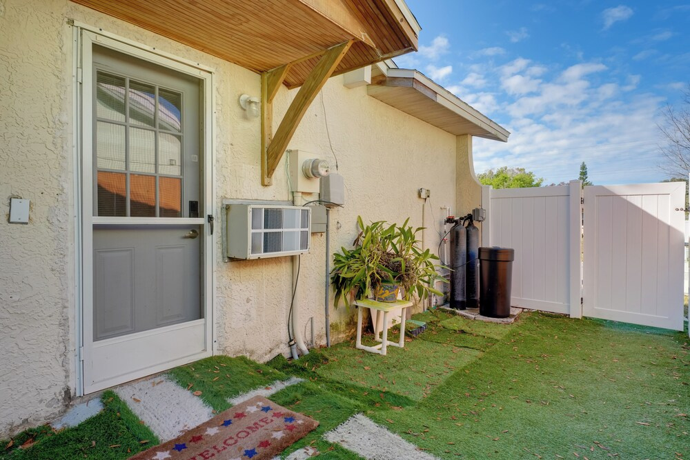 Fish & Kayak: Palm Harbor Studio w/ Pool Access!