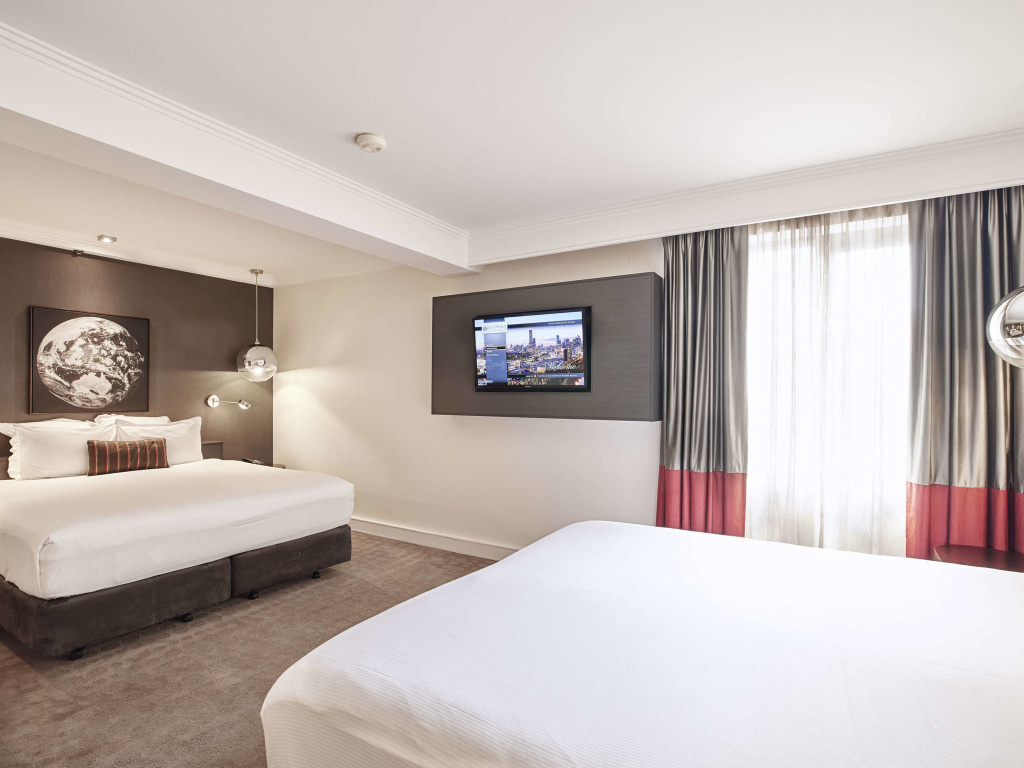 Deluxe Sextuple Suite