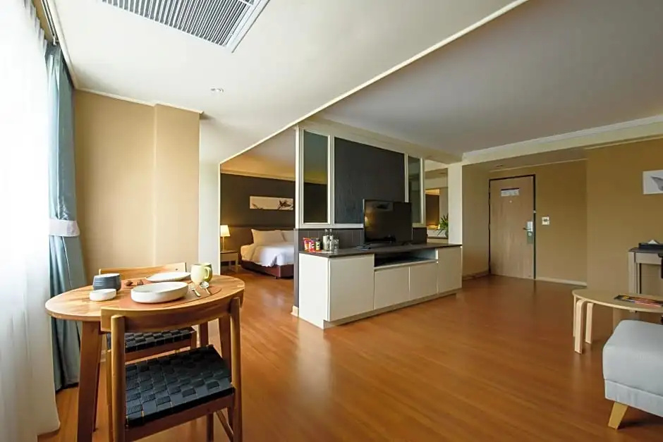 Double Suite (full double bed)