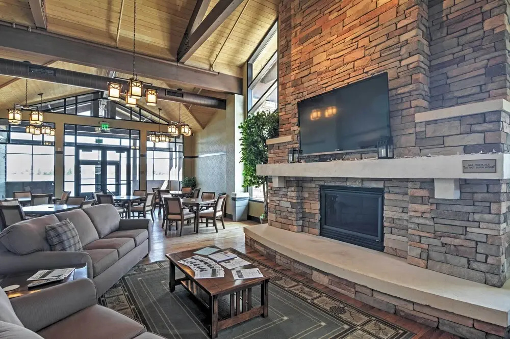 Deck & Resort Amenities: Arrowhead Lake Home!