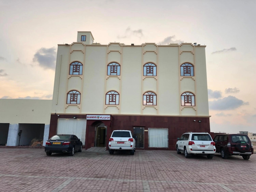 Super OYO 107 Ras Al Hadd Waves Hotel