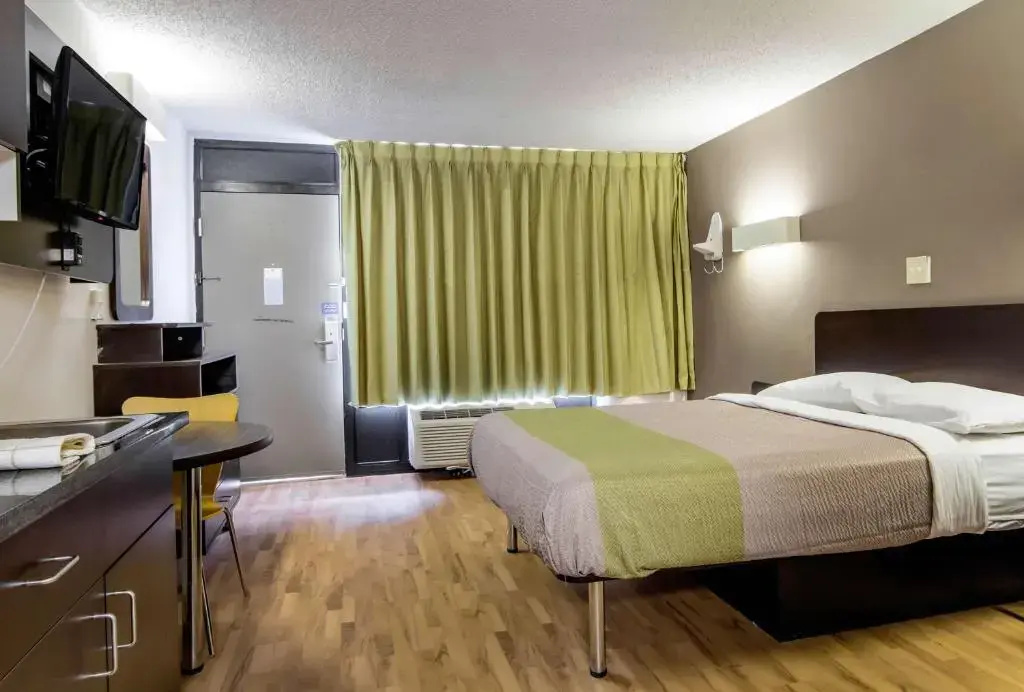 Deluxe Double room (full double bed)