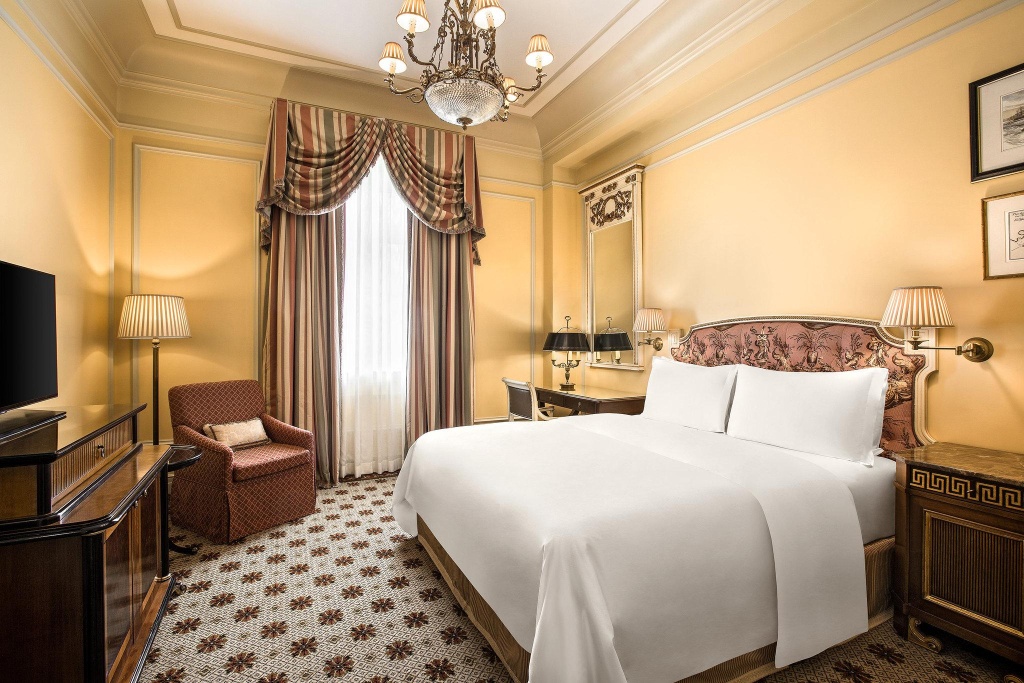 Classic Double room with courtyard view (full double bed) (king size bed)