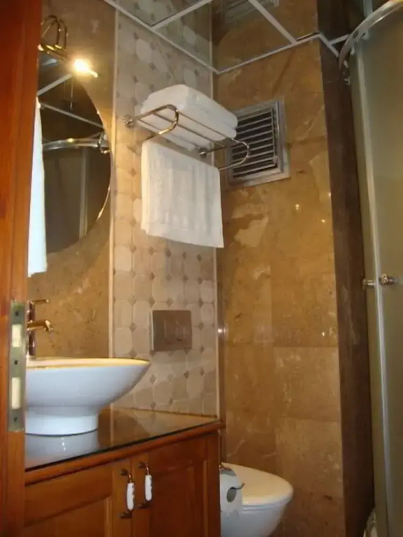 Standard Double room with city view full double bed