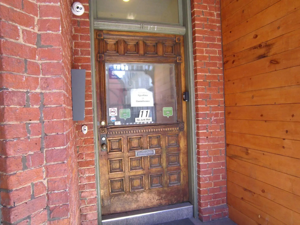 Spadina 11 Guesthouse