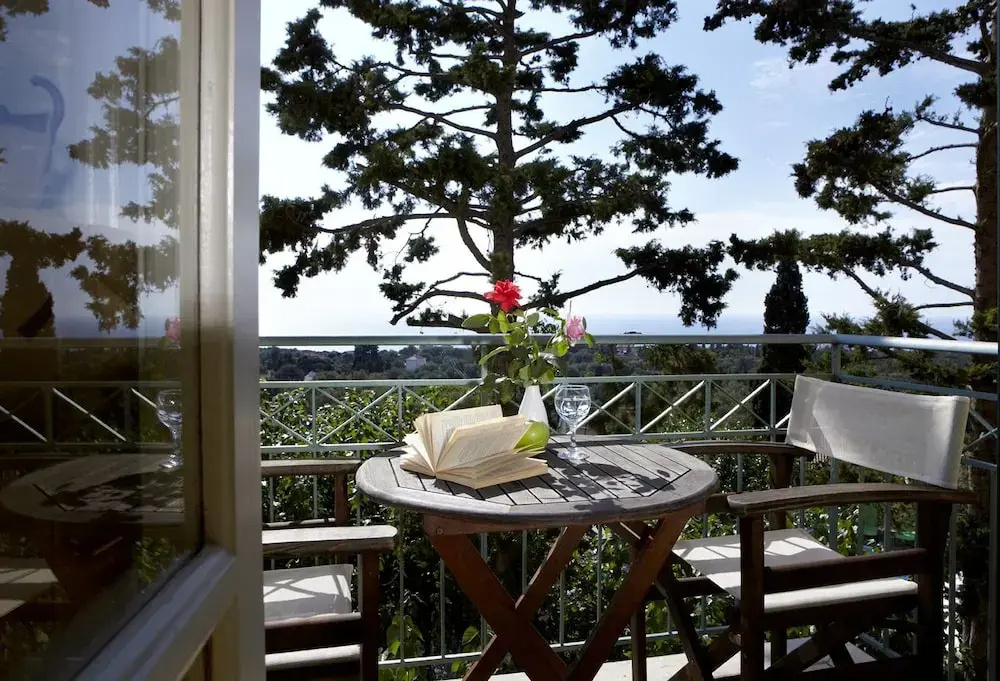 Apartment with balcony and with sea view