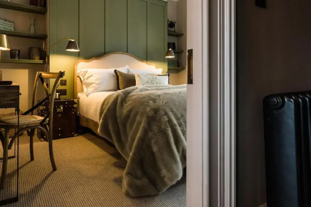 Regency House by null