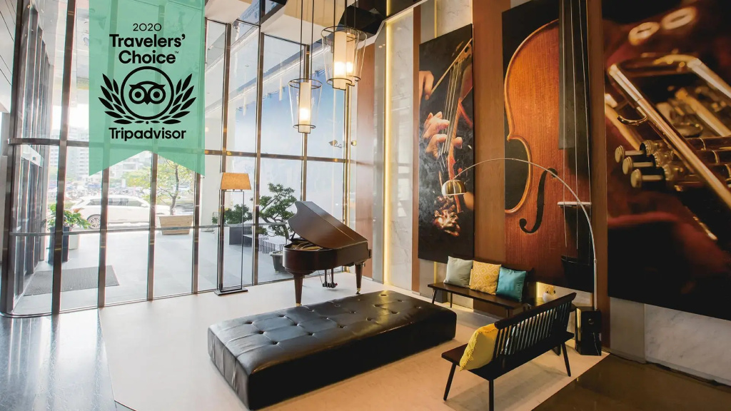 Lobby & Reception