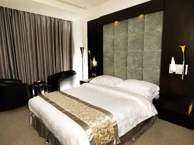 Deluxe Double room (full double bed)