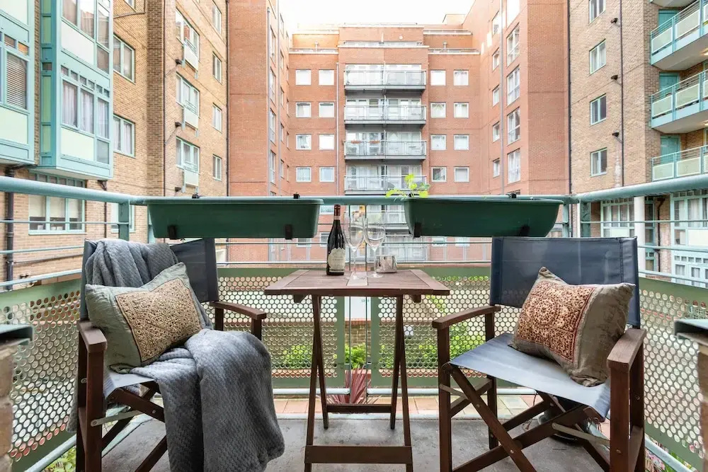 Platinum Apartment in West London 9955