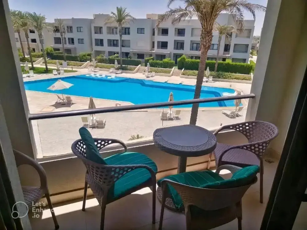 Chill at Salty Life, Pool & Balcony, Azha, Sokhna