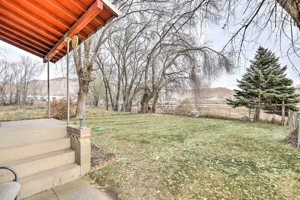 Cozy Helper Home w/ Fenced Yard, Pets Welcome