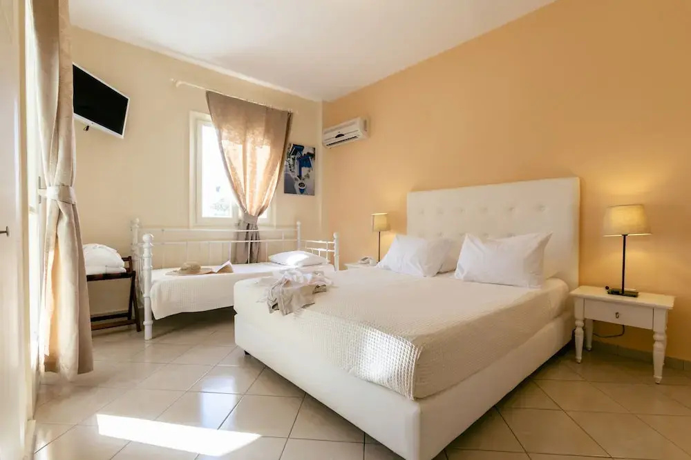 Standard Triple room with balcony