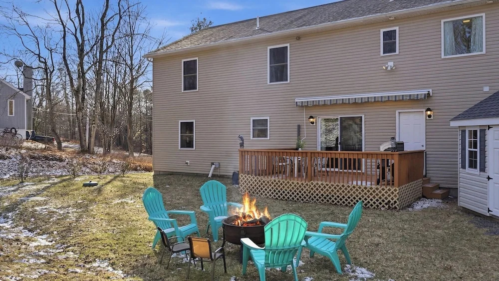 Poconos Fun by Avantstay Mount Pocono Escape Firepit + Game Room Near Trails + Lakes