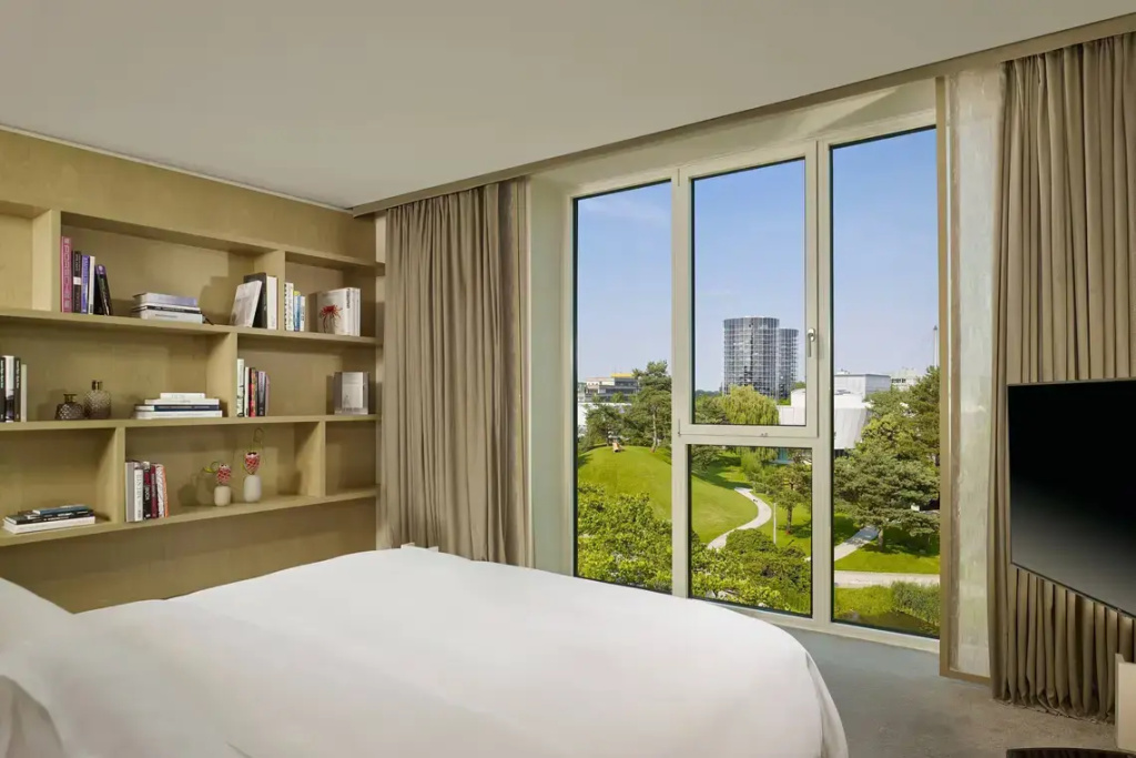 Double Suite (full double bed)