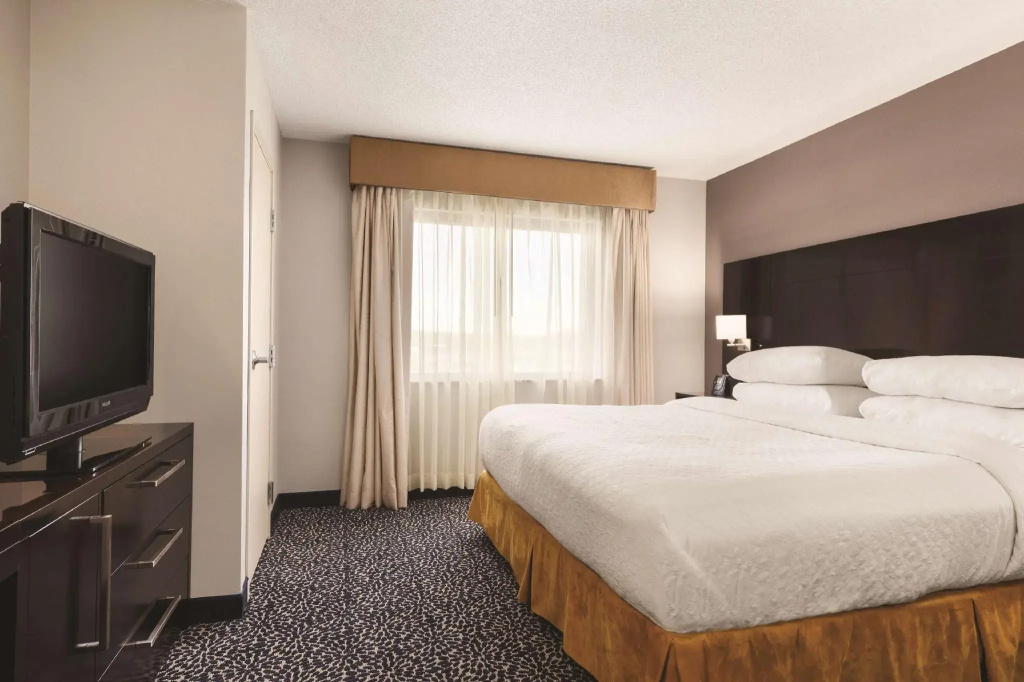 Embassy Suites Louisville East - Chambres