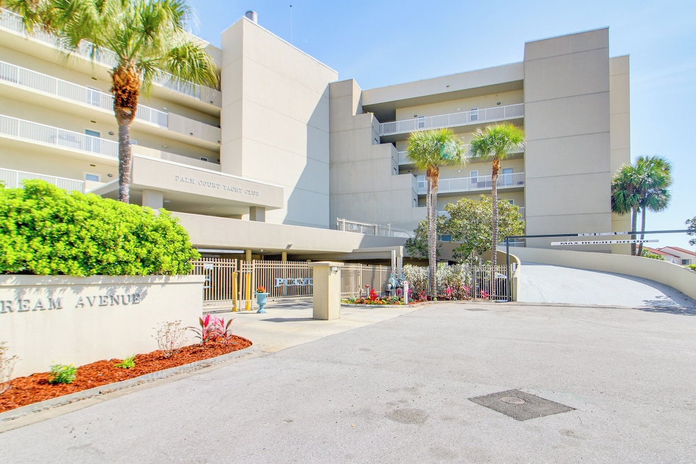 Okaloosa Island Escape: Bayfront Condo Near Beach