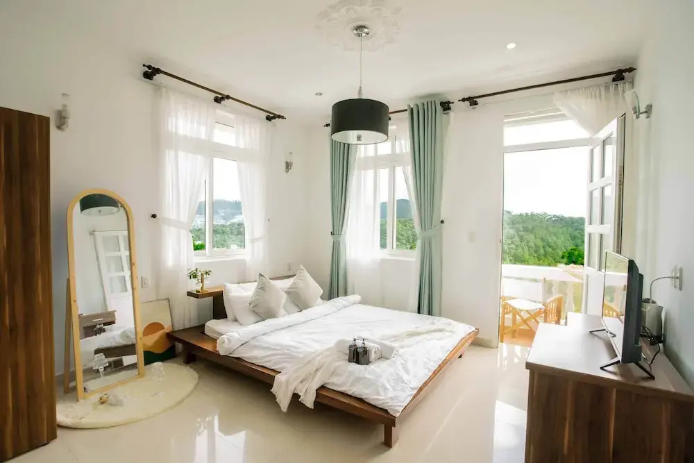 Deluxe Single room with balcony and with mountain view