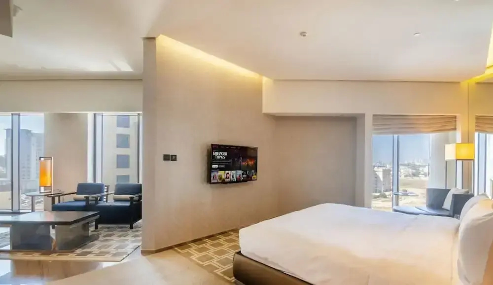 Modern 1BR Near Dubai Frame With City Views
