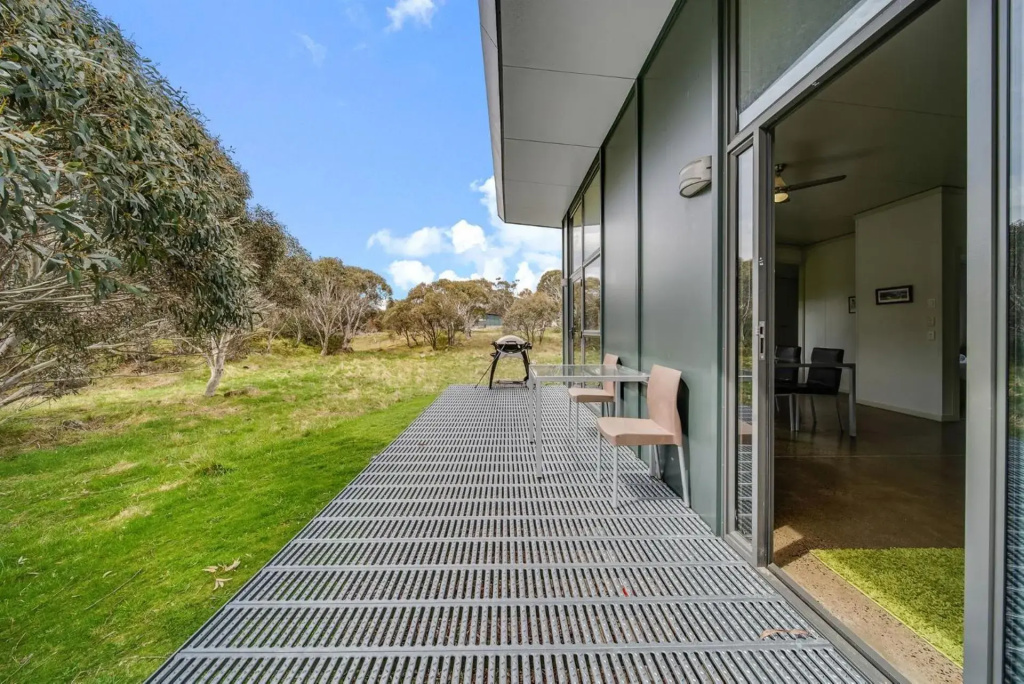 Ecocrackenback 2 'Sustainable, luxurious chalet close to the slopes.'