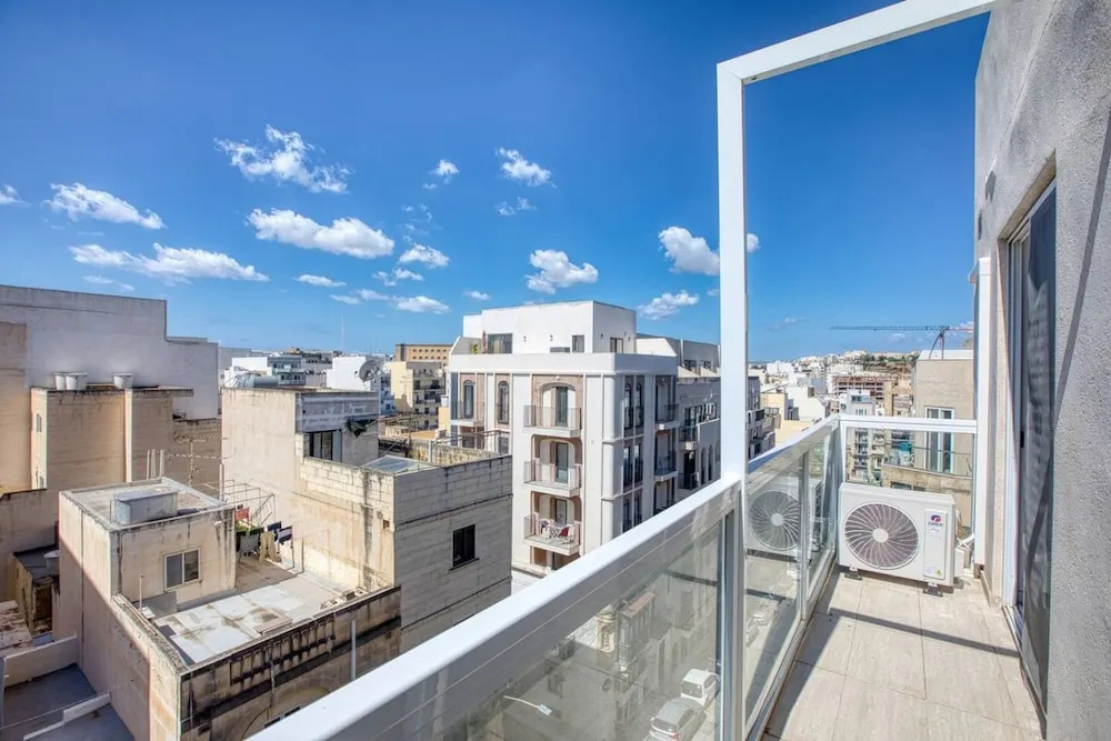 Spacious 4 Bedroom 4 Bathrooms Apartment