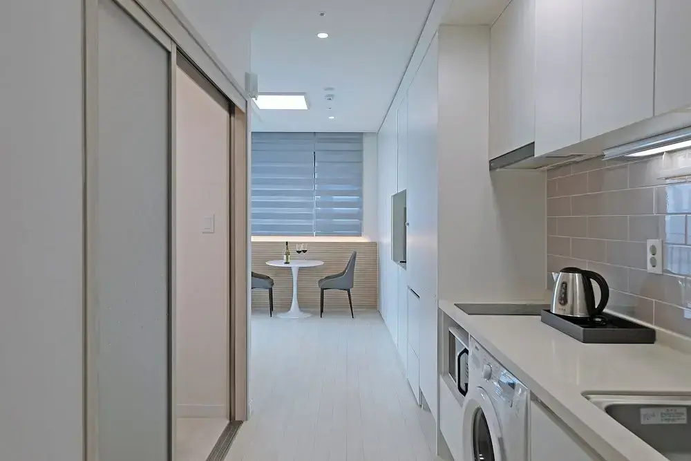 Superior Double room with lake view (full double bed)