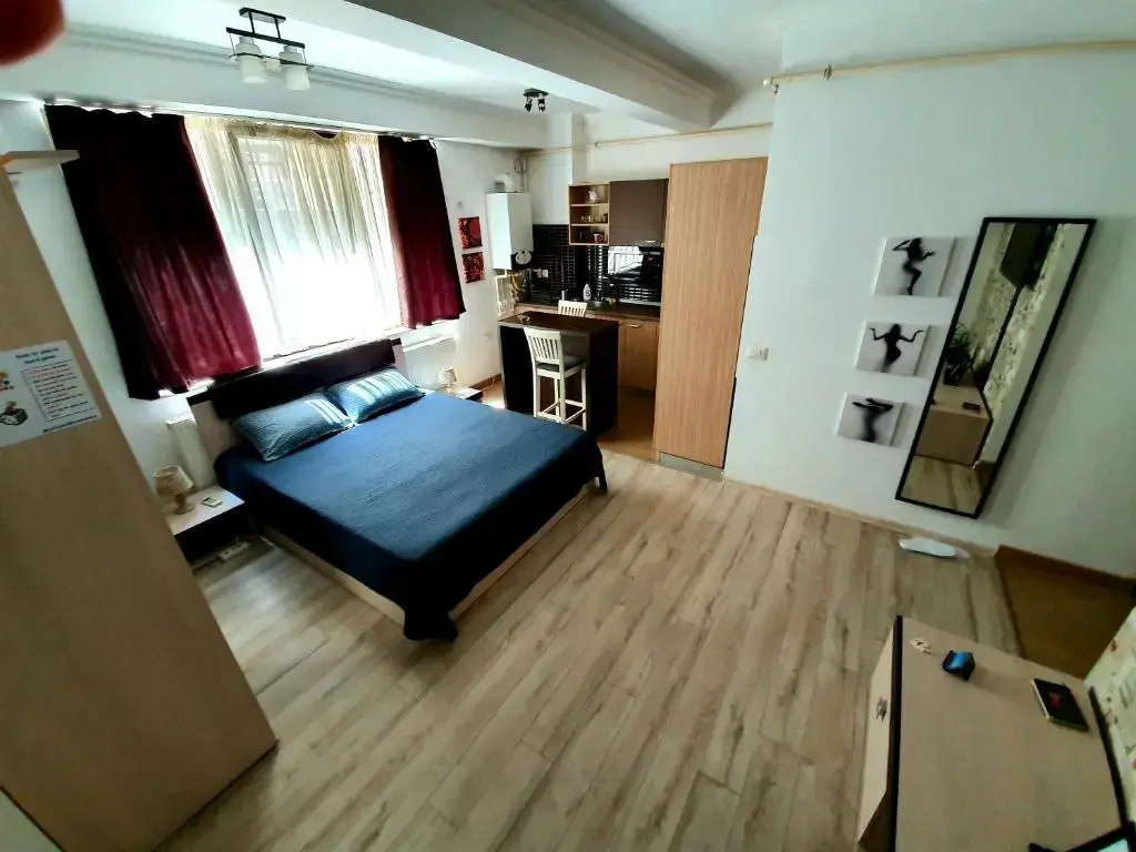 Deluxe Studio