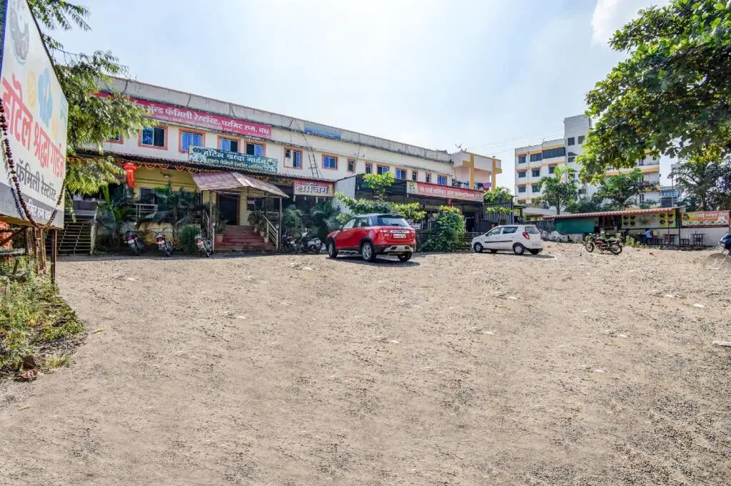 Shraddha Lodging by OYO Rooms