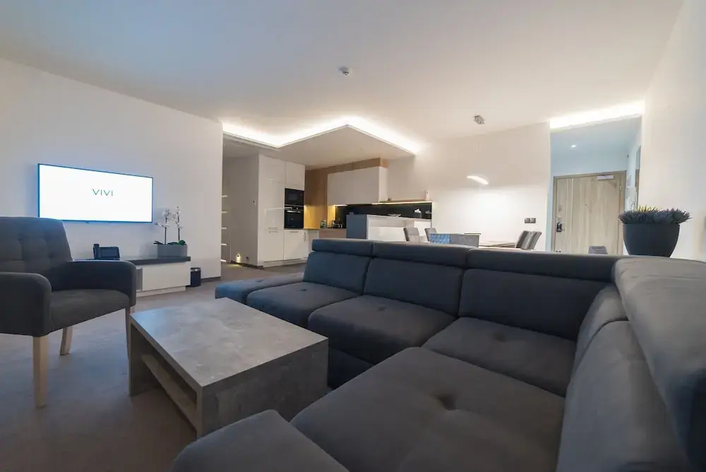 3 Bedrooms Deluxe Apartment with garden view