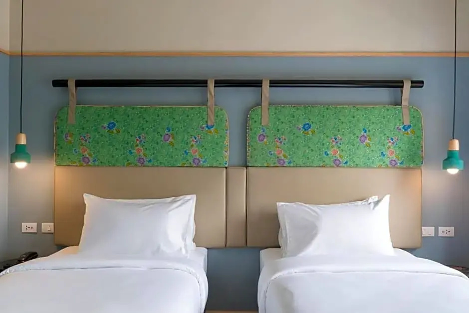 Deluxe Double room with city view (twin beds)