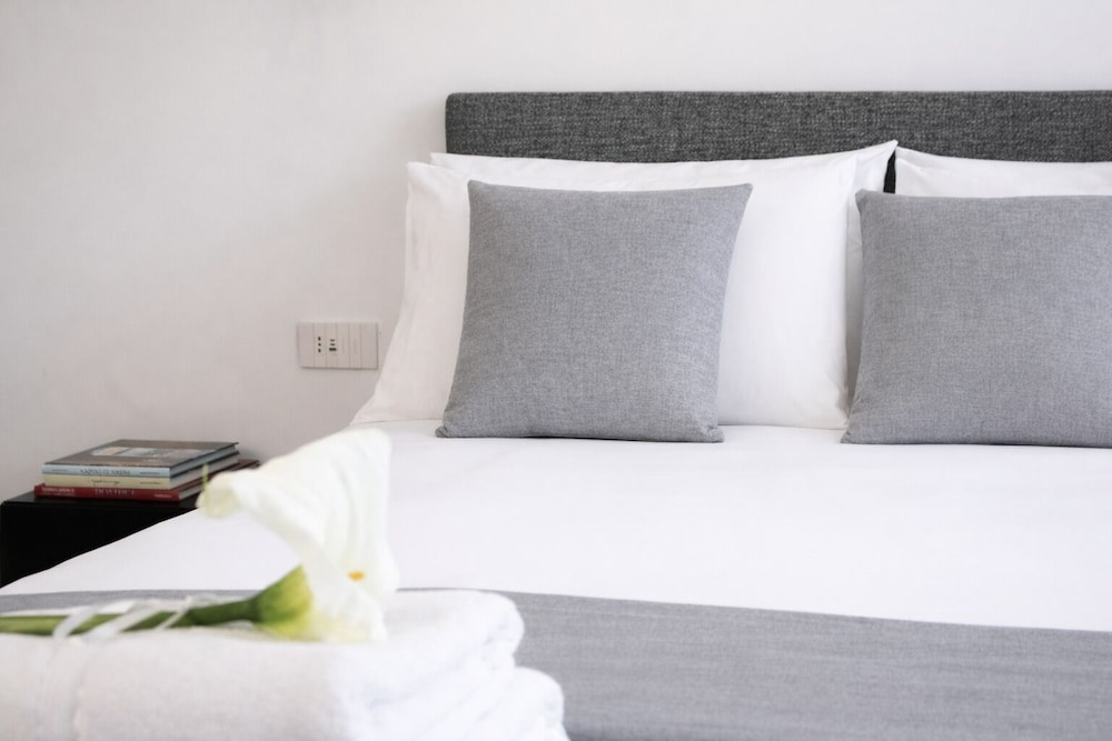 Deluxe Double room (full double bed)
