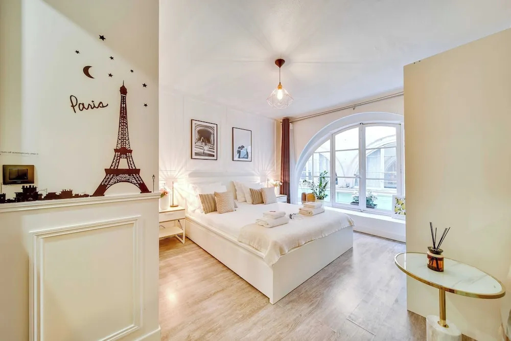 Voir la photo 1 — Amazing Historical Parisien Apartment Next TO Louvre Area ! - 1