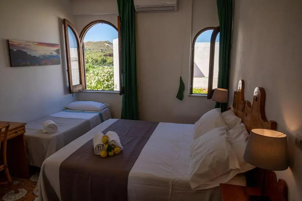 Economy Triple room