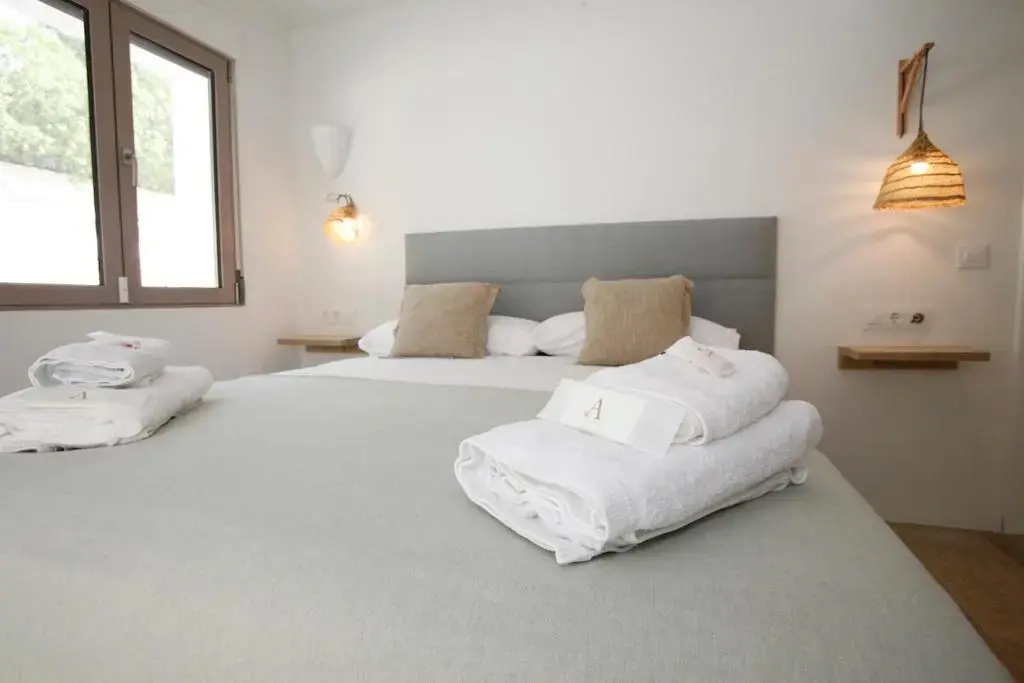 Standard room with pool view