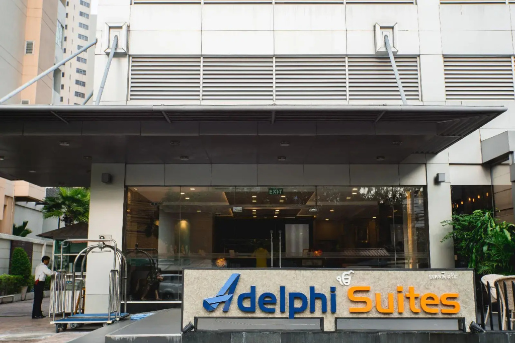 Adelphi Suites Bangkok — фото