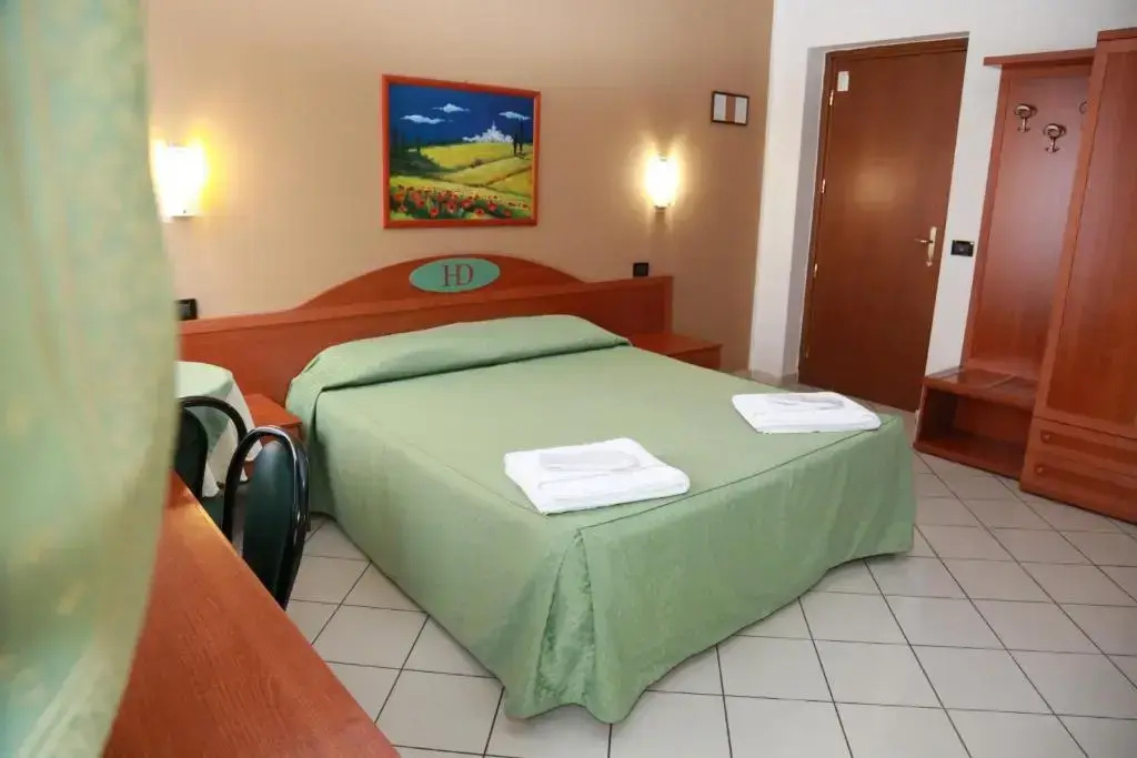 Double room (full double bed)