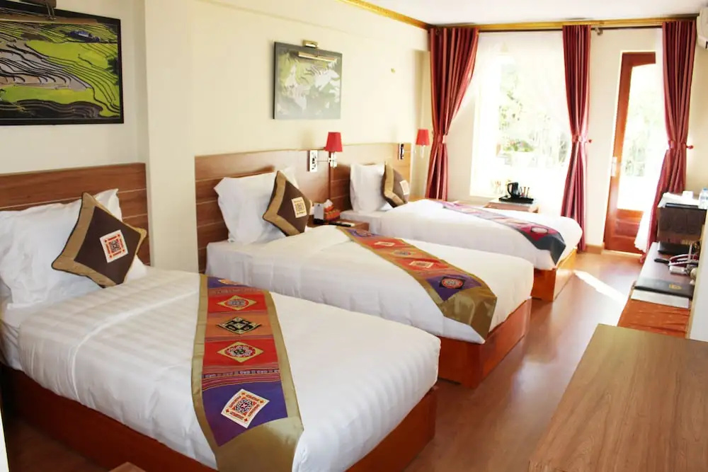 Deluxe Triple room with balcony and with garden view