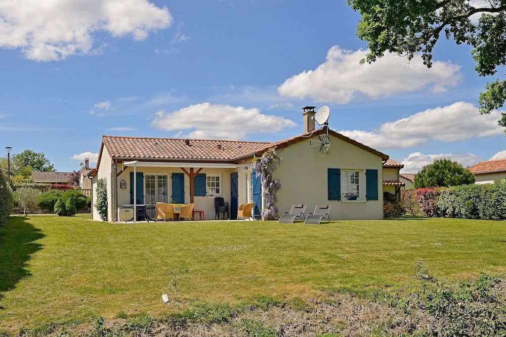 Villa With Garden Near Beautiful Golf Course